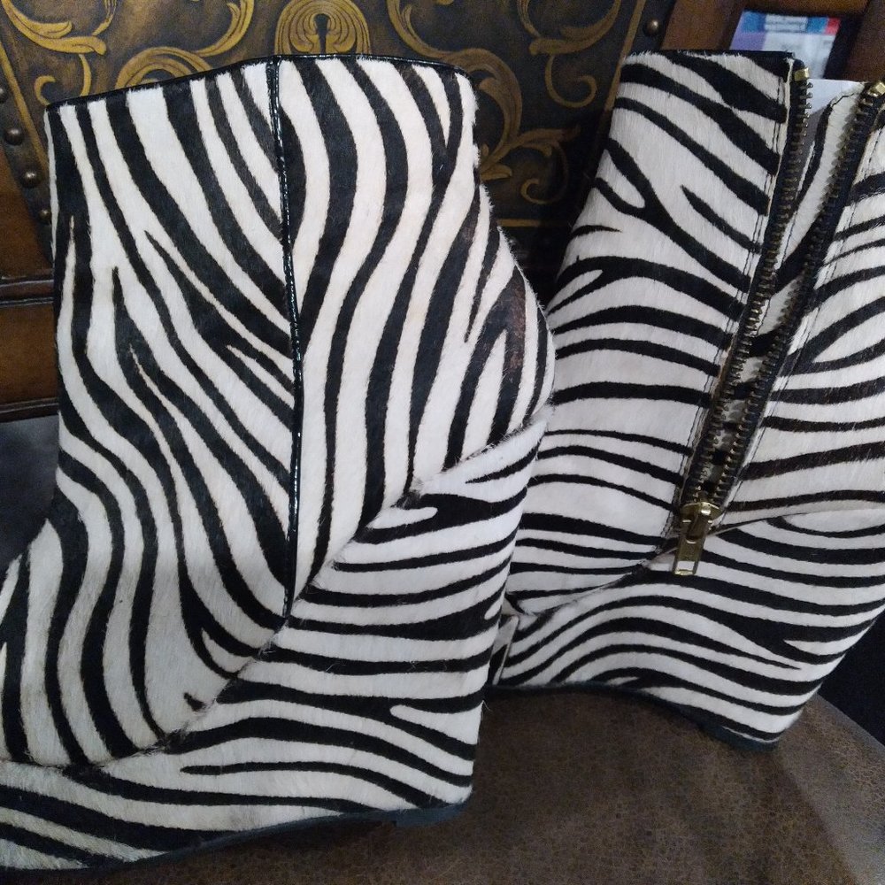 Aldo Animal Zebra Print